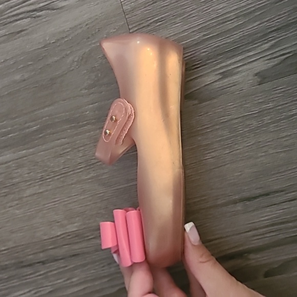 Shoes - Picture 4 of 7